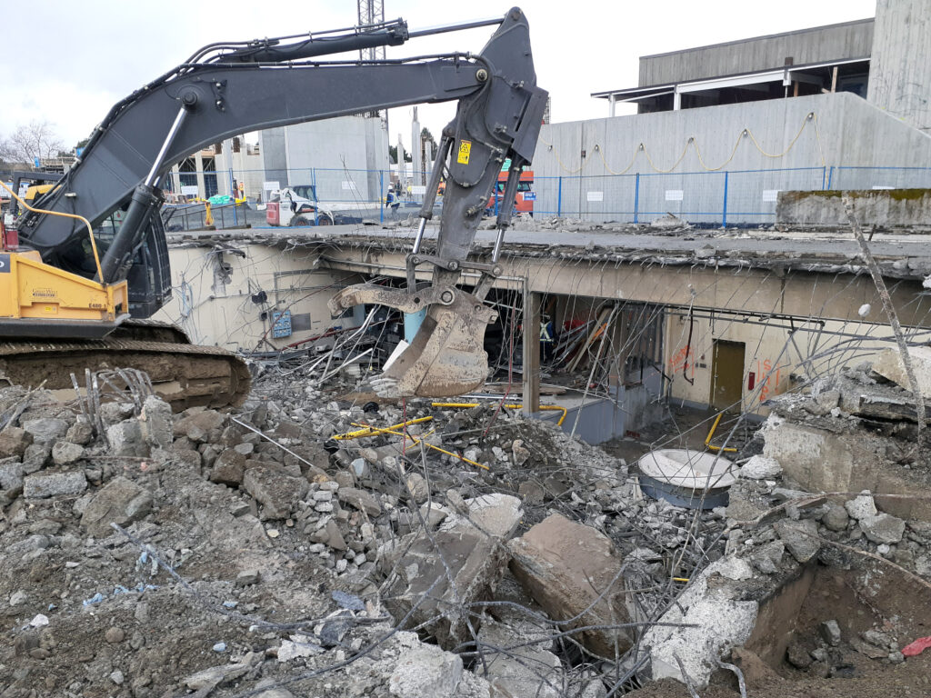 Long-Reach-Excavator-University-of-Victoria